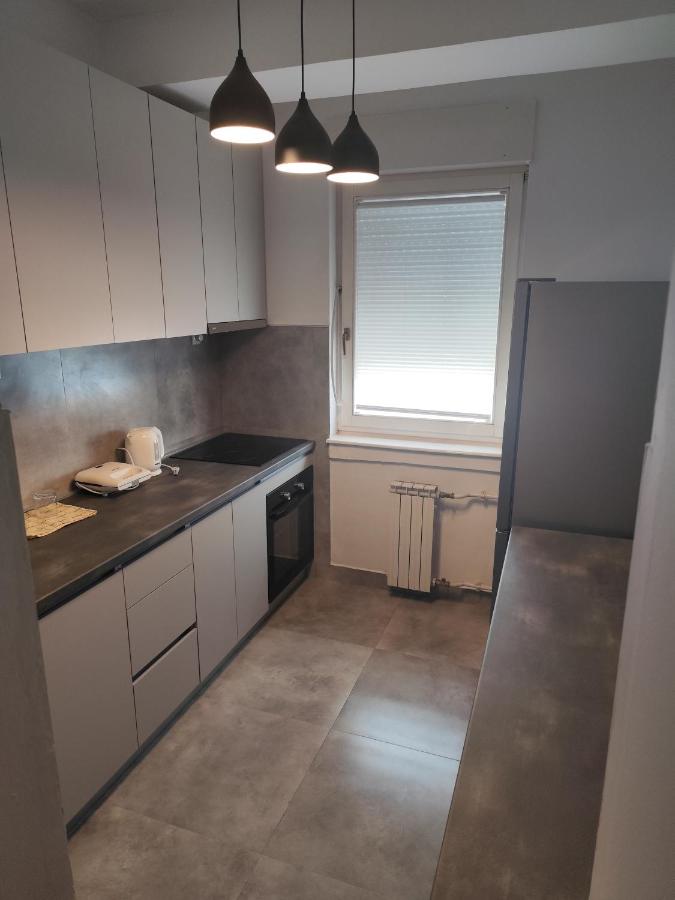 Gigabit High-Speed Internet Modern Apartment - Ferienwohnung Skopje