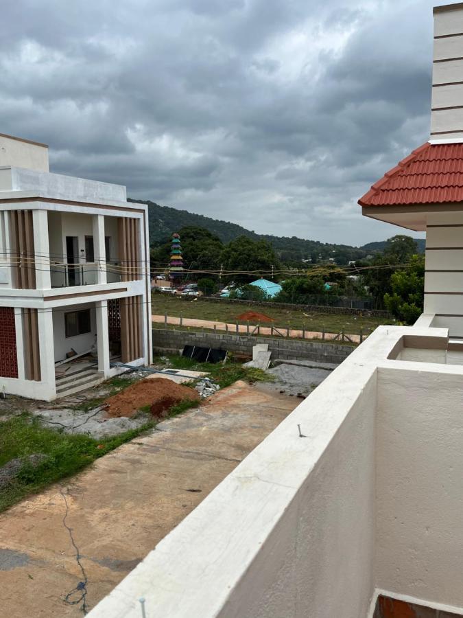 Olive Hills-Families Only-First Floor Guest House - B&B