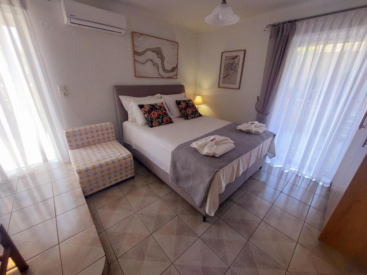 Eleni's Apartments Igoumenitsa - Γκαρσονιέρα στο ισόγειο επιπλωμένη, εξοπλισμένη - B&B