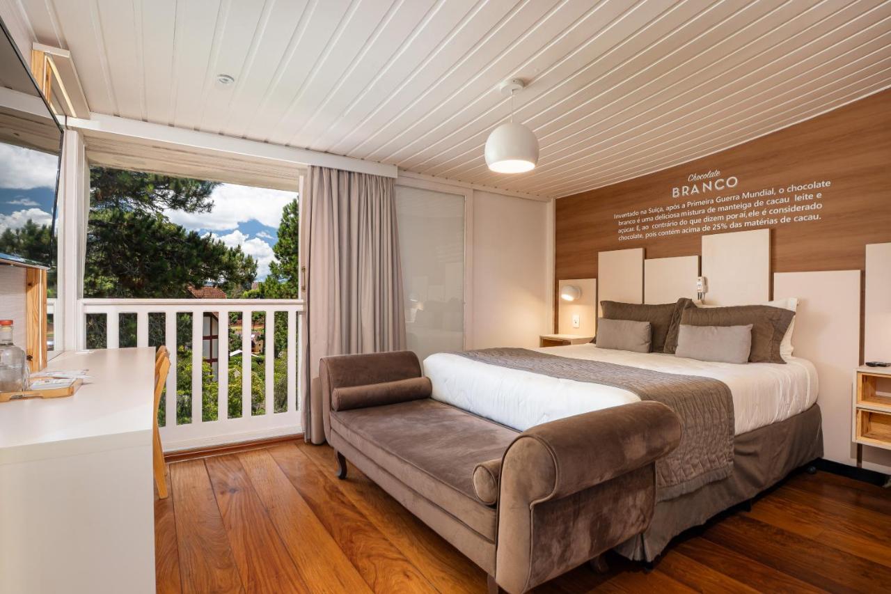 Habitación con cama grande