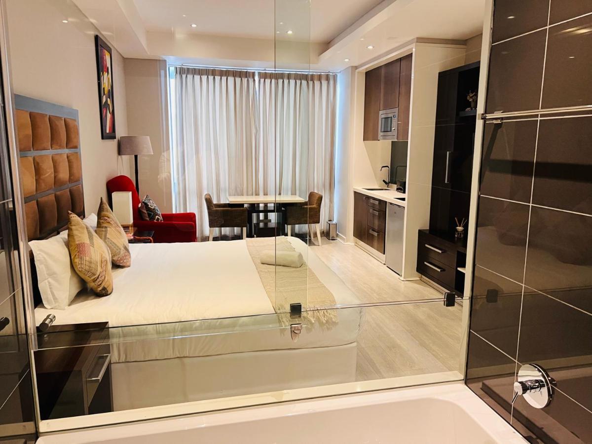 Sandton Skye Apartment - B&B