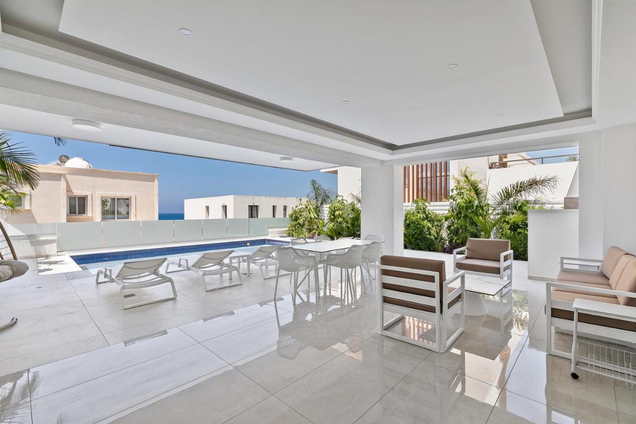 Olymp White Palace - The Ultra Luxury Beachfront House - Chambres d’hôtes Kissonerga