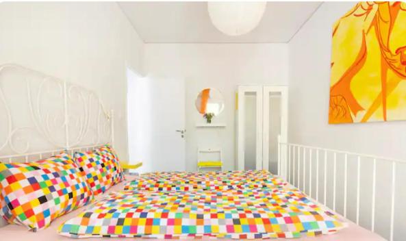 Large Double Room with Shared Bathroom