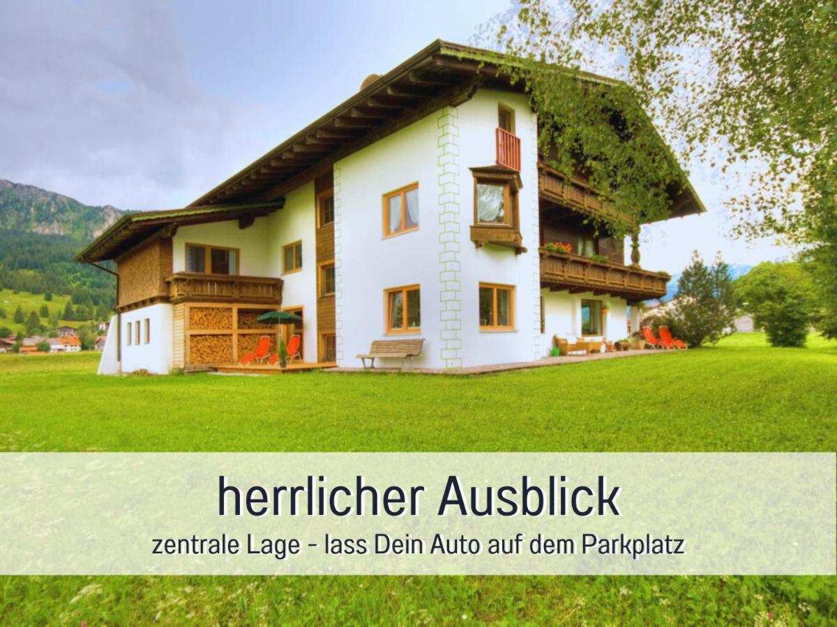 Apartments Tannheim - bei Birgit Mariacher - inklusive Sommerbergbahnen - Infrarotsauna & Brötchenservice - zentral mit Bergblick - B&B