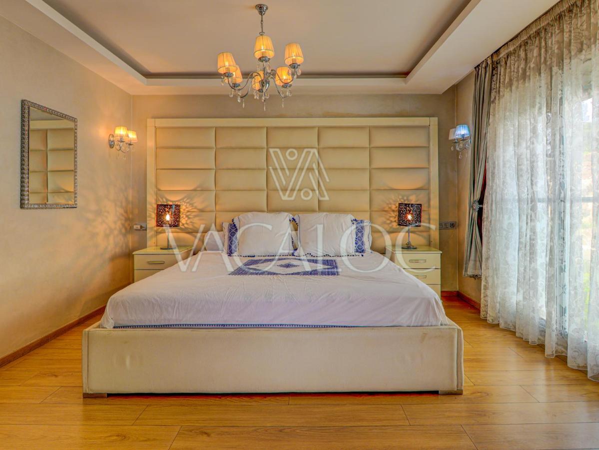 Deluxe One-Bedroom Apartment with Ocean View