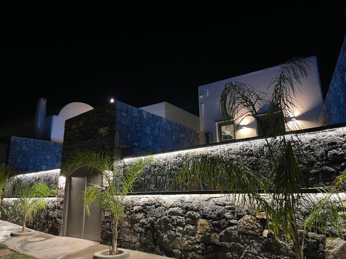 Koniko Santorini Private Pool Villas - Ferienwohnung Synterína