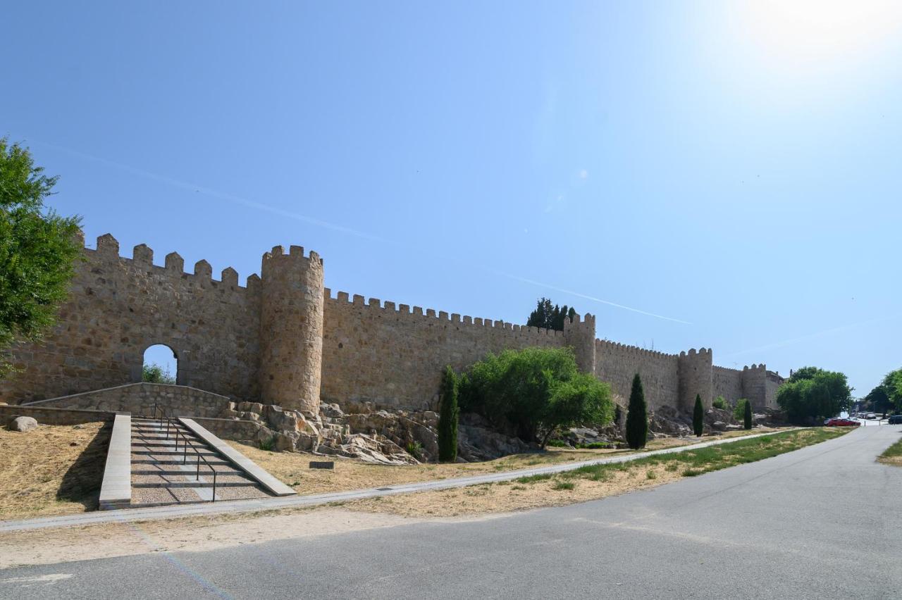 APT-Inside the Wall-Family,Games,Relax,History - Bed and Breakfast Ávila