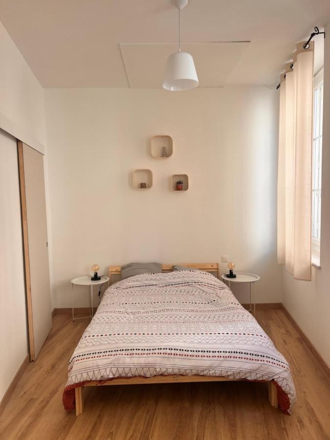 Chez Jean&Véro Appartement relaxant - Centre Ville Verdun - Géré par PrestaZen'Services - B&B Verdún