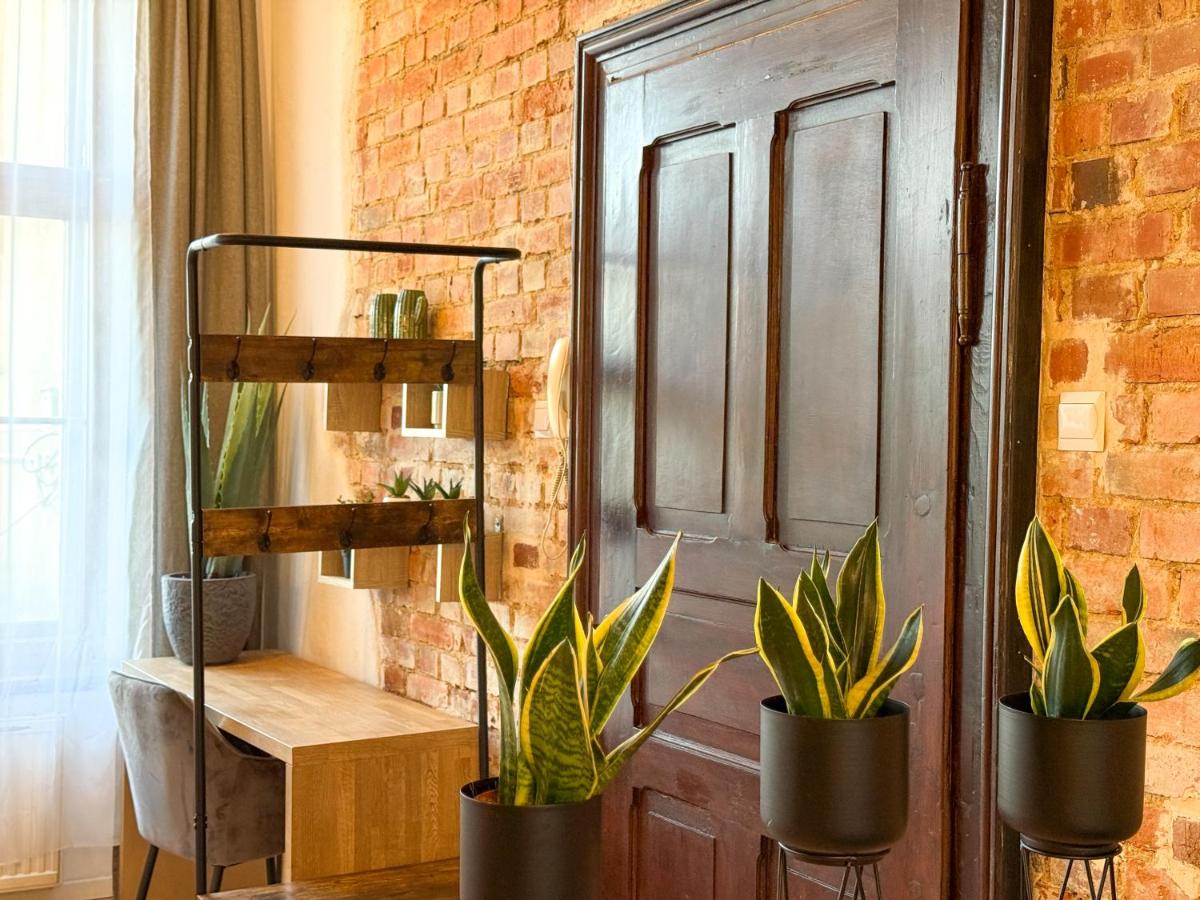 Zapisane w Cegle by LibertaRent - Bed and Breakfast Świdnica