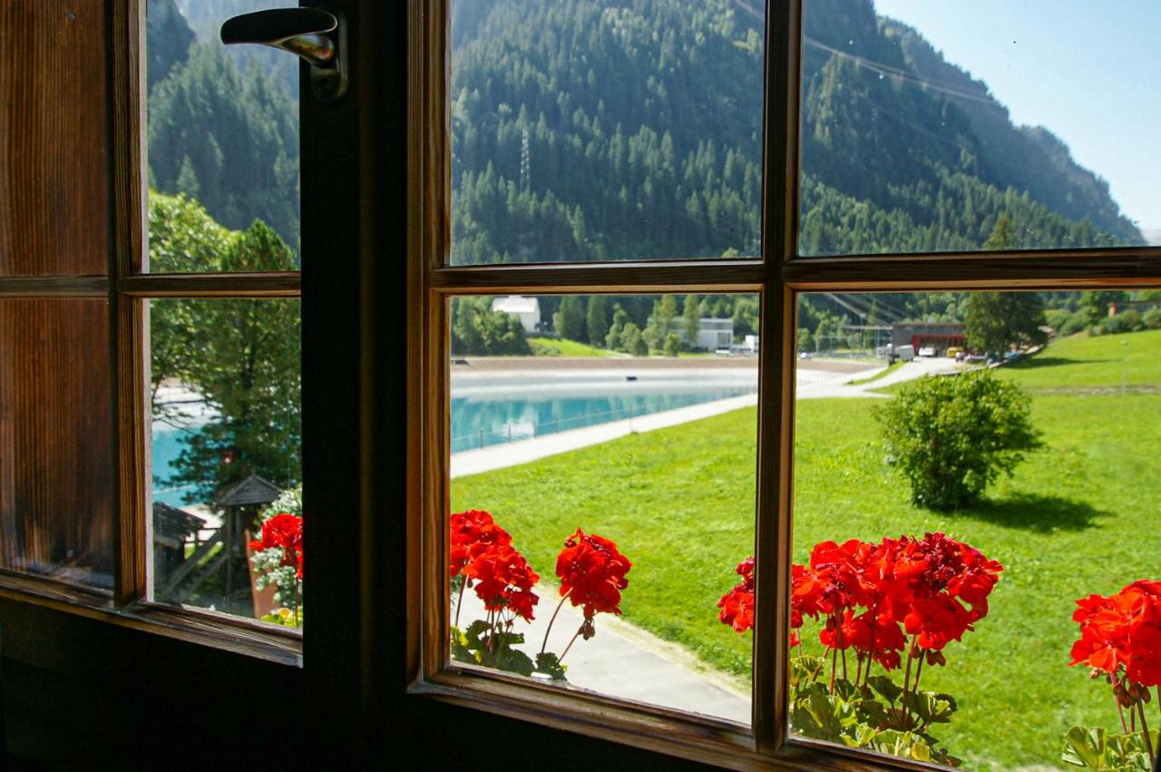 Gasthaus Rathaus - B&B Safien Platz