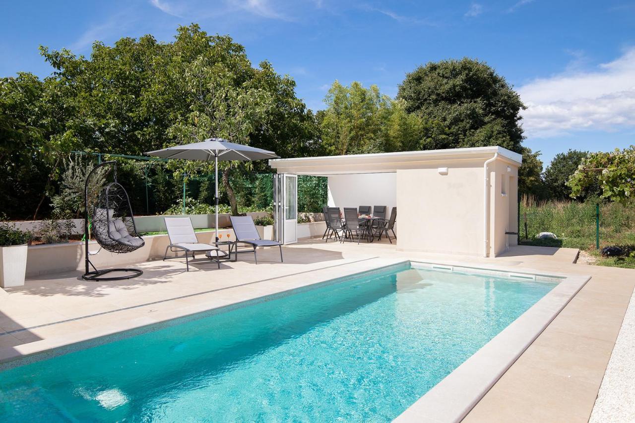 Villa Cvita for 2 people near Pula with private heated pool - B&B Šišan