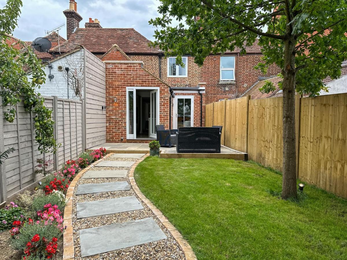 Modern Canterbury 3 Bedroom Townhouse - Pets Welcome & Free Parking - B&B Canterbury