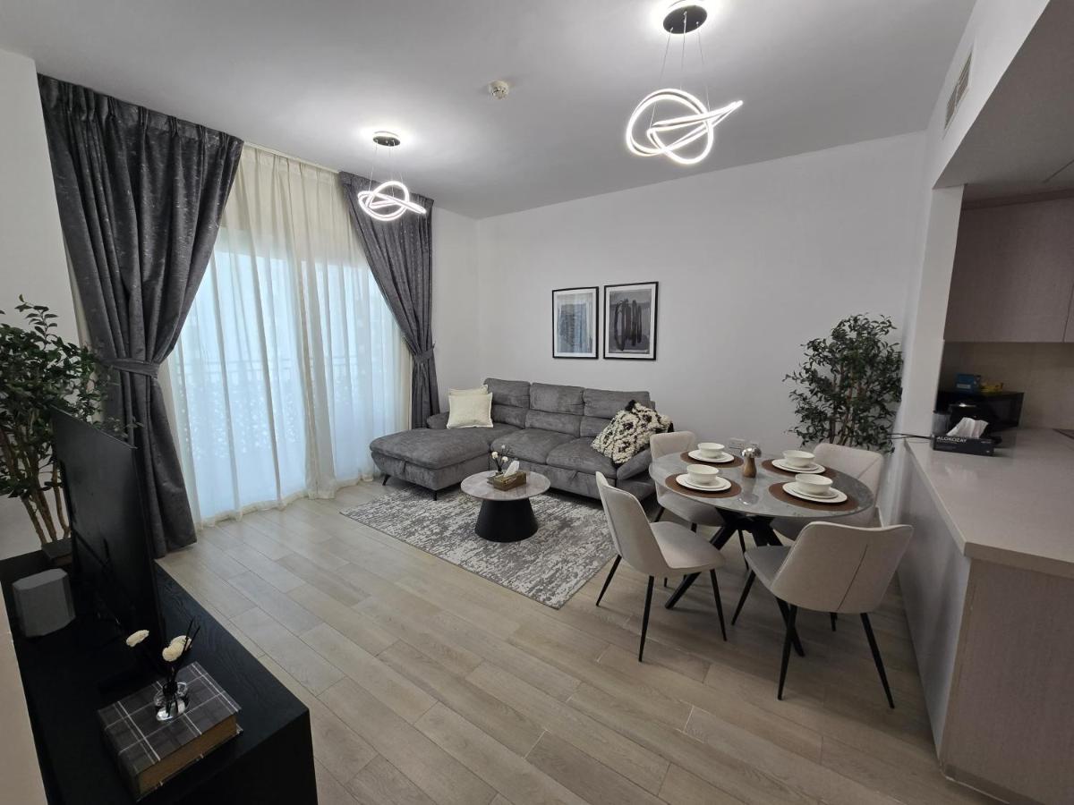 2bhk Canal View near Ferrari World and Sea World - Chambres d'hôtes Abou Dabi
