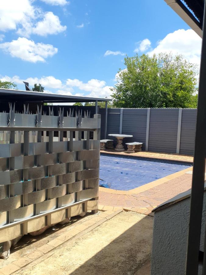 Deluxe Double Room (1 adult + 1 child)
