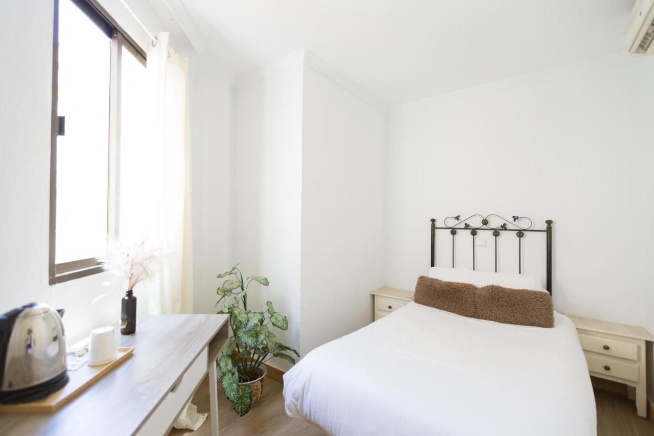 Single Room with External Private Bathroom
