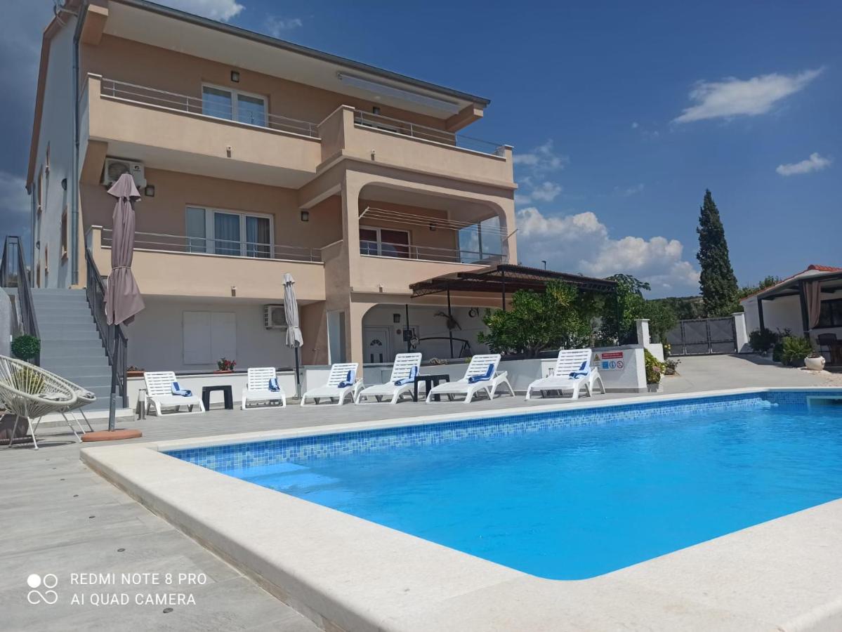 Vila Leona - B&B