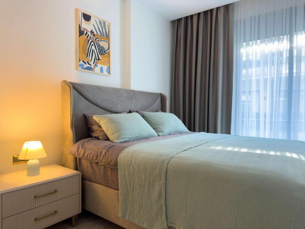 One-Bedroom Apartment with Balcony