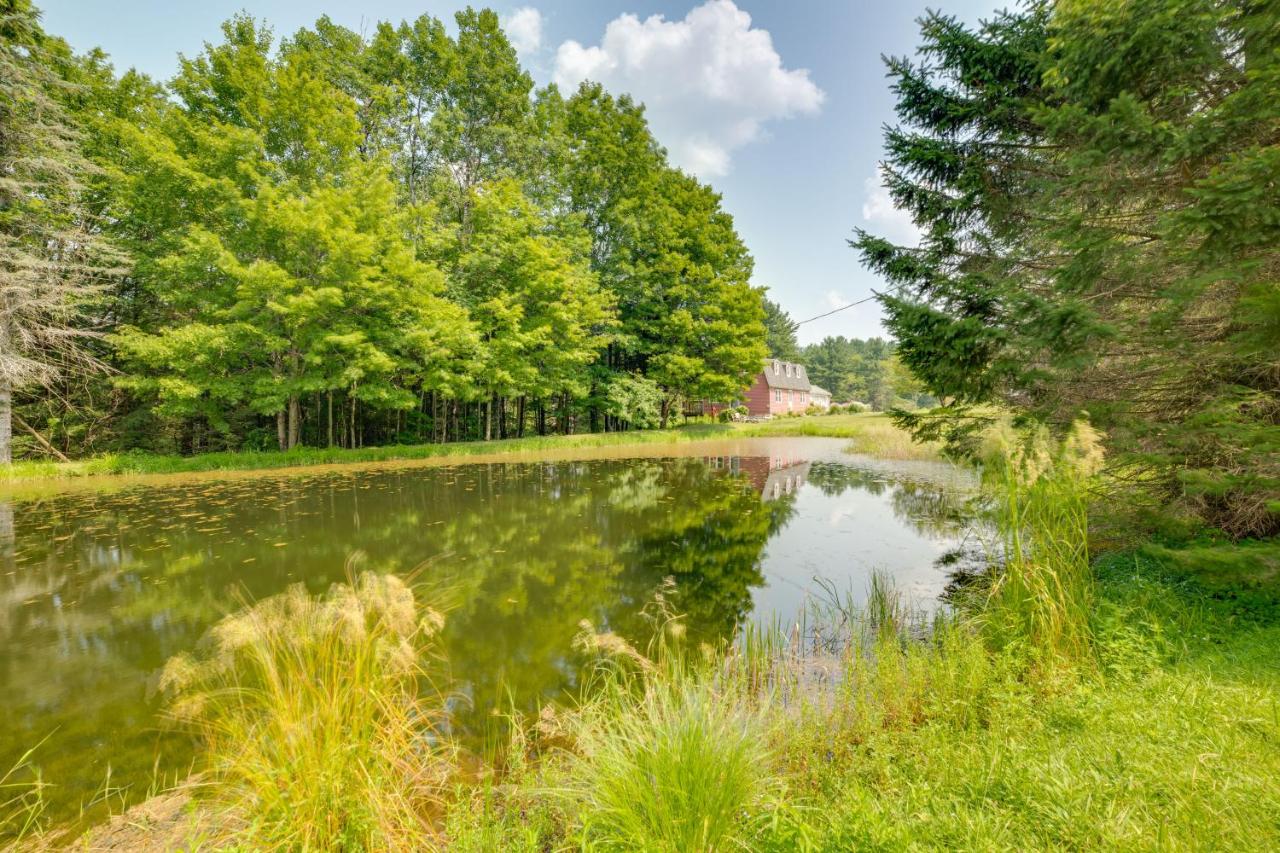 Fire Pit and On-Site Pond Wooded Walton Home! - B&B
