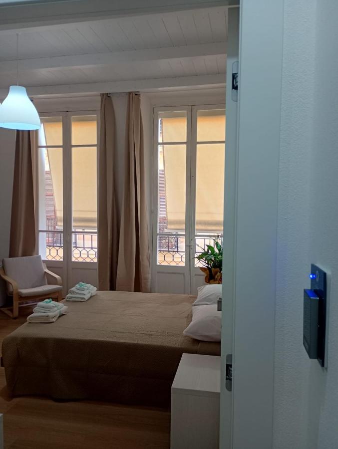 WHITE MOON CAGLIARI via Dettori 5 Centro - B&B Cagliari