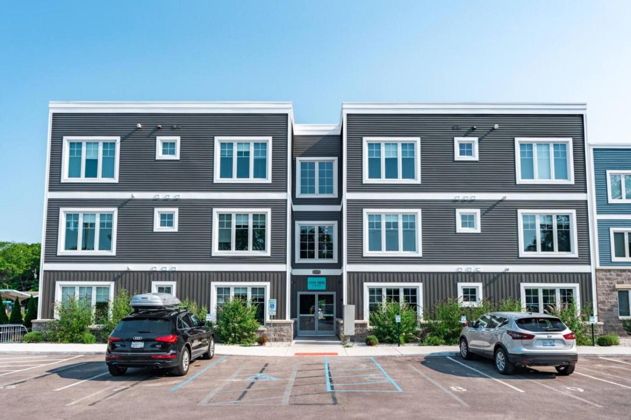 Private Hot Tub The Perch 14 Patio 2BR Downtown - B&B Traverse City