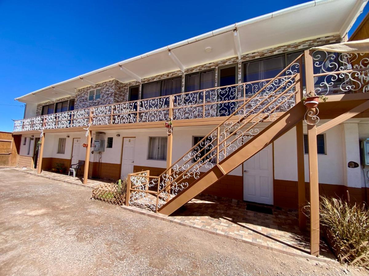 Hostal Travel House - B&B