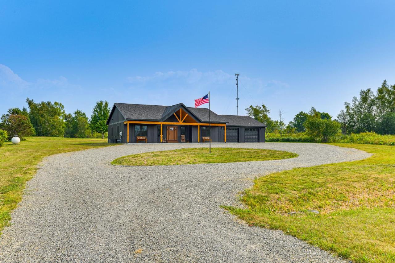 3 Mi to St Lawrence River Spacious Ranch Home - B&B Clayton