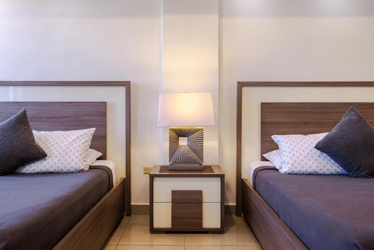 Deluxe Queen Suite