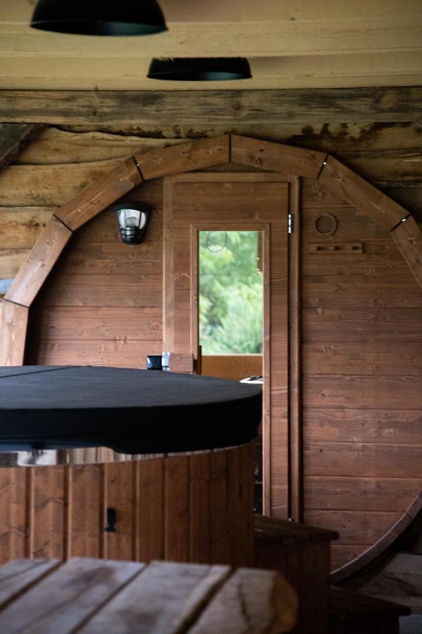Myśliwska chata Staś i Nel - B&B