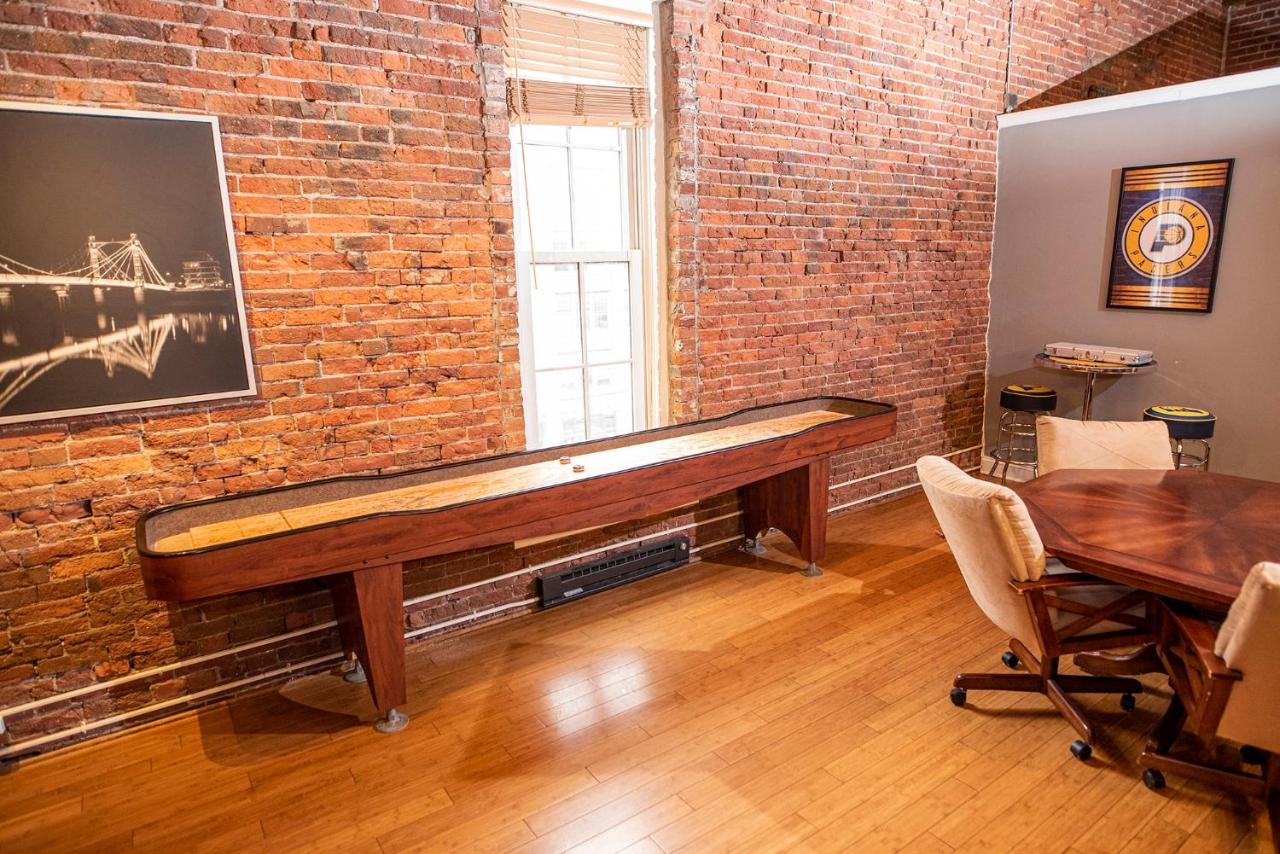 Georgia Street 4 Bedroom Condo Downtown - B&B Indianapolis