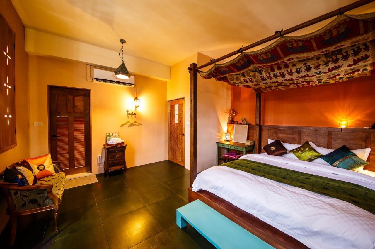 Zimmer mit Queensize-Bett und Balkon