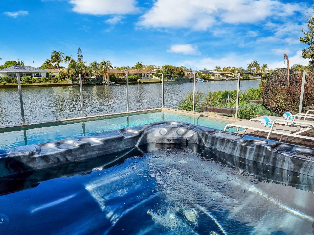 Luxurious Waterfront Paradise Stunning Views - B&B Kawana Waters