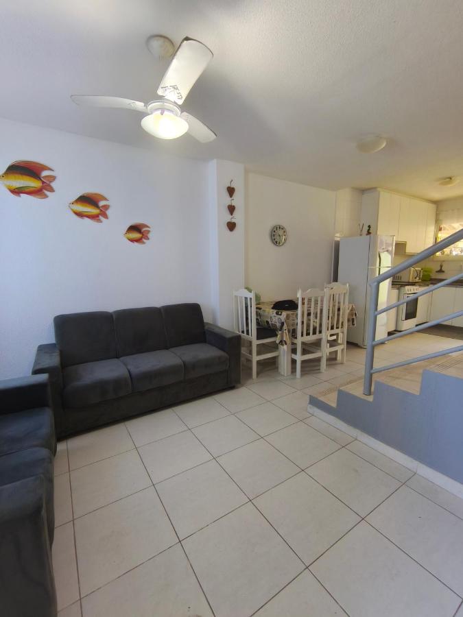 Sobrado confortável a uma quadra do mar. - Bed and Breakfast Matinhos