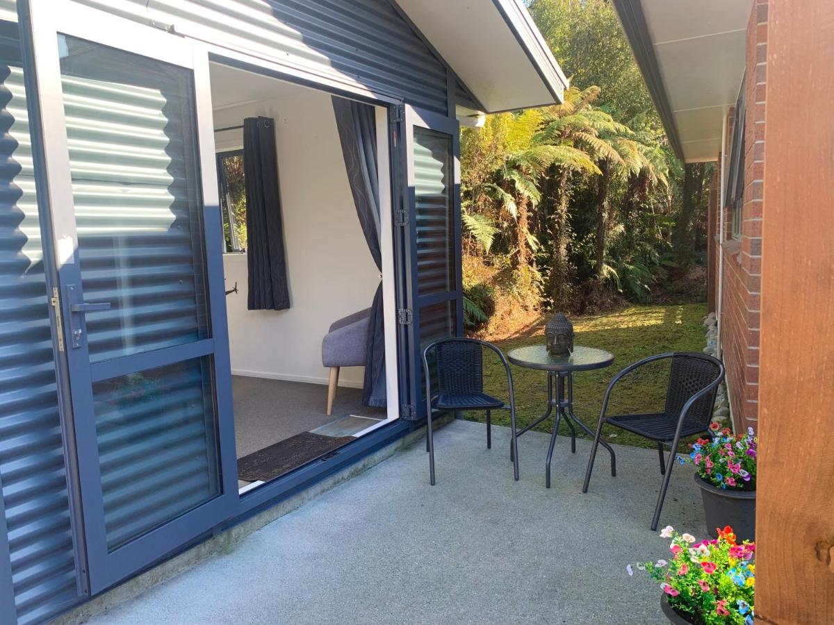 Six Kamahi Guest Studio - B&B