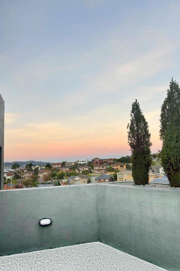 luxury Sea View Family retreat in Sandy bay 4 bed 3 bath - Chambres d’hôtes Hobart