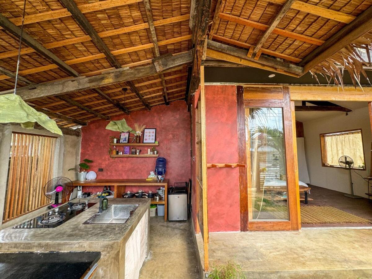 Kismet House Central & Private Cozy Home in General Luna - B&B Cabuntog