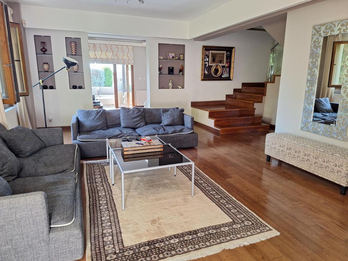 Resident landlord guest house panthea - B&B