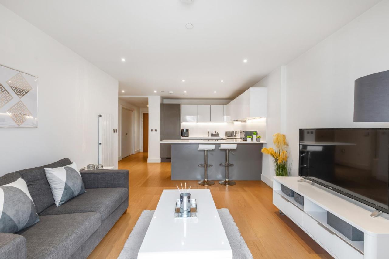 Chic Luxury Apt Gym Balcony 5min to Stadium & Tube - B&B Londra