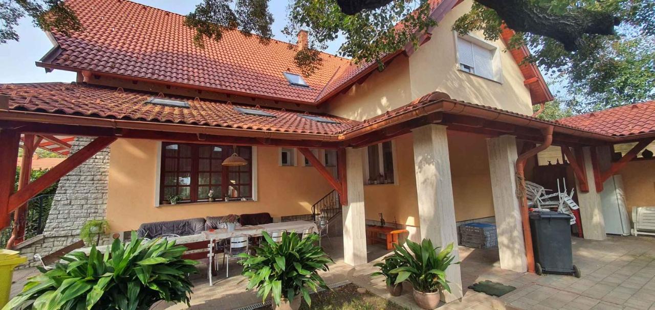 Apartments in Balatonbereny 40425 - B&B