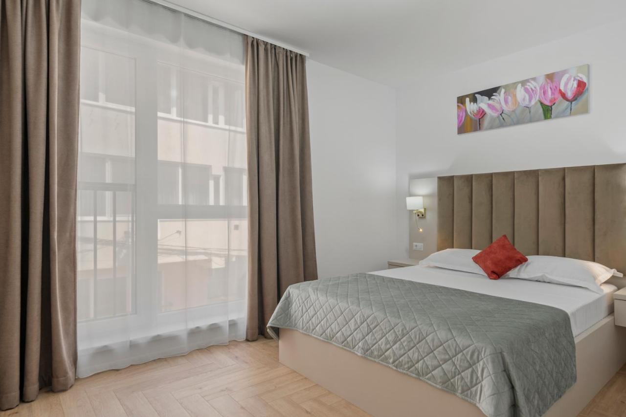 Superior One-Bedroom Apartment with Balcony