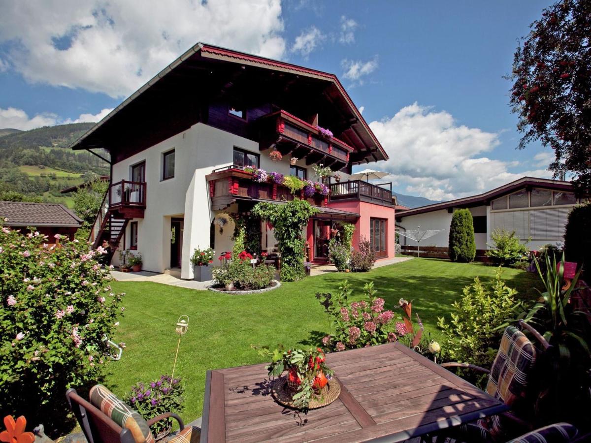 Apartment in Bramberg am Wildkogel with balcony - B&B