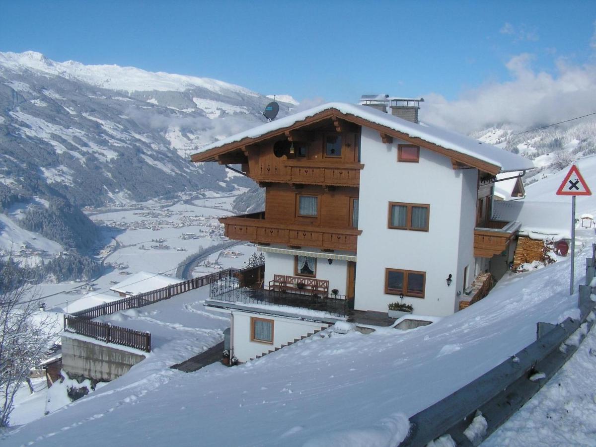Apartment in Hippach im Zillertal in the mountains - B&B