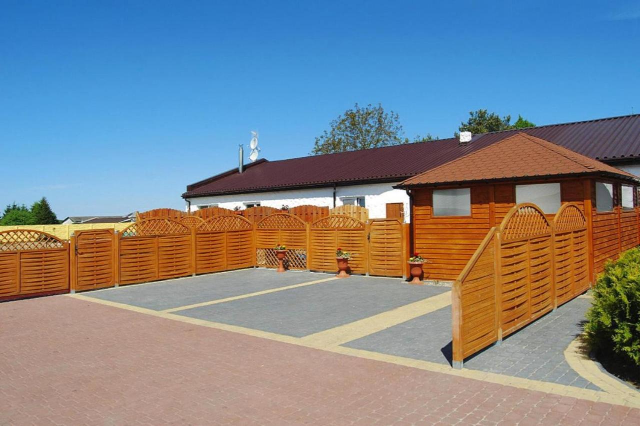 Terraced house with pool and sauna, Sieciemin - B&B