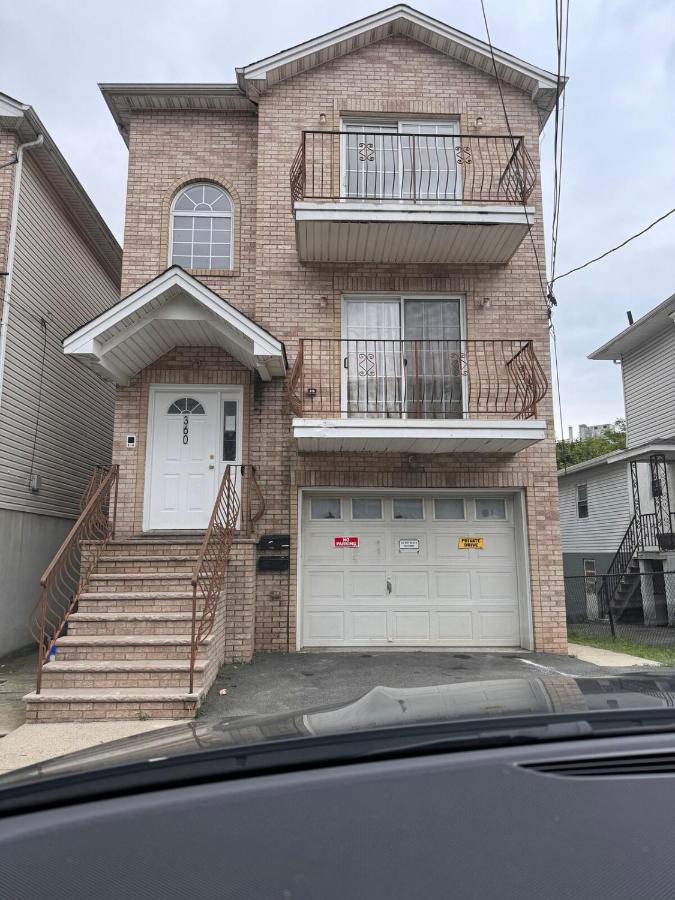 Exquisite 3 KINGs bed 5 mins EWR airport 25 mins from NYC - B&B Newark