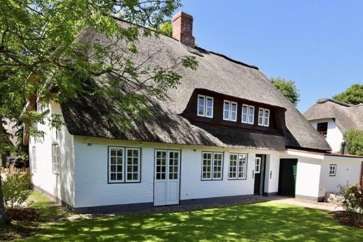 tolle Ferienwohnung in einem reetgedeckten Haus - B&B Nieblum