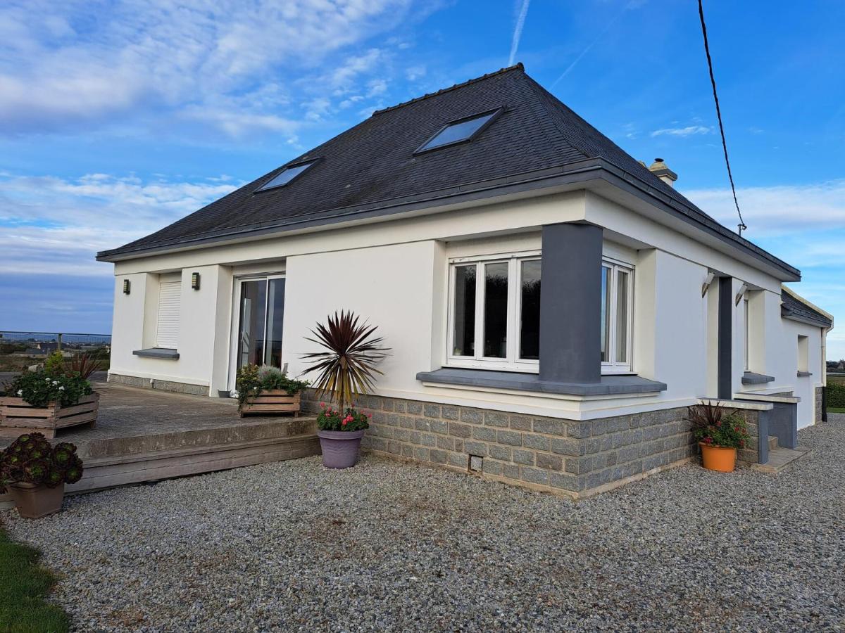 Holiday home 10 pers , panoramic sea view, Cléder - Bed and Breakfast Cléder