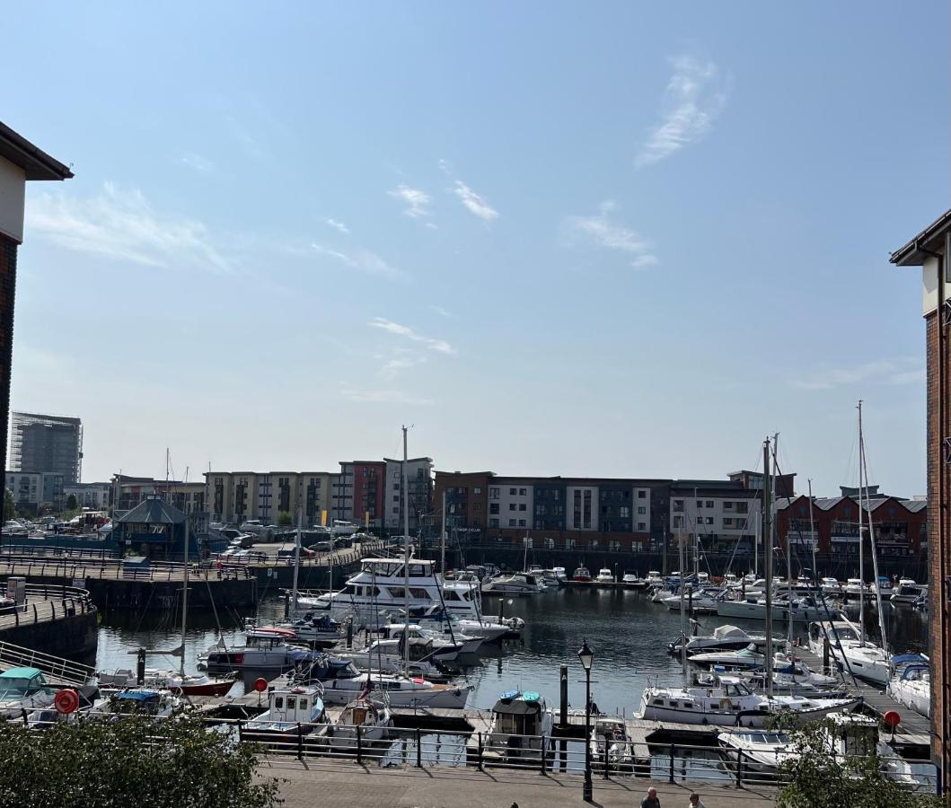 Marina View Apartment - B&B Swansea