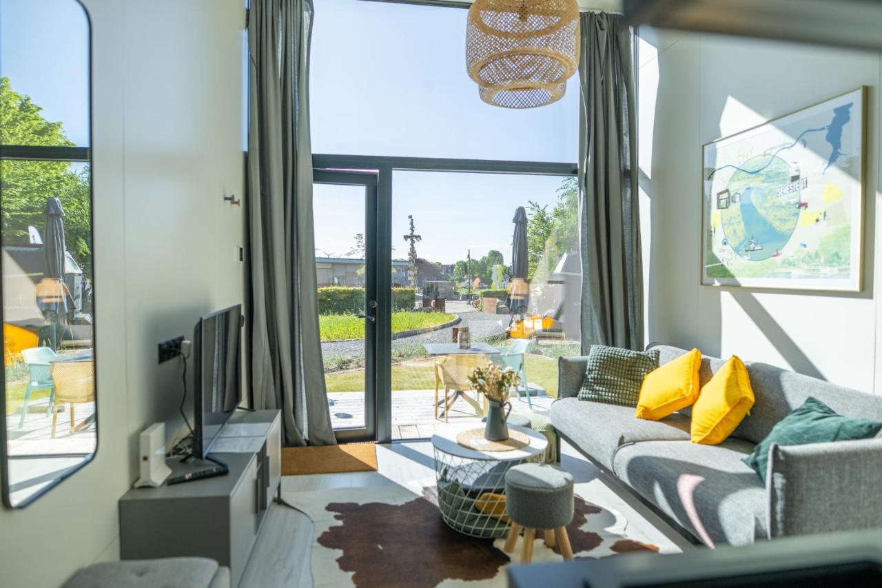 ufer75 Tiny Lodges am Nord-Ostsee-Kanal in Sehestedt - B&B