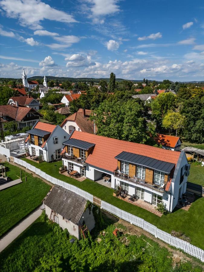 Pipacs és Buborék - B&B