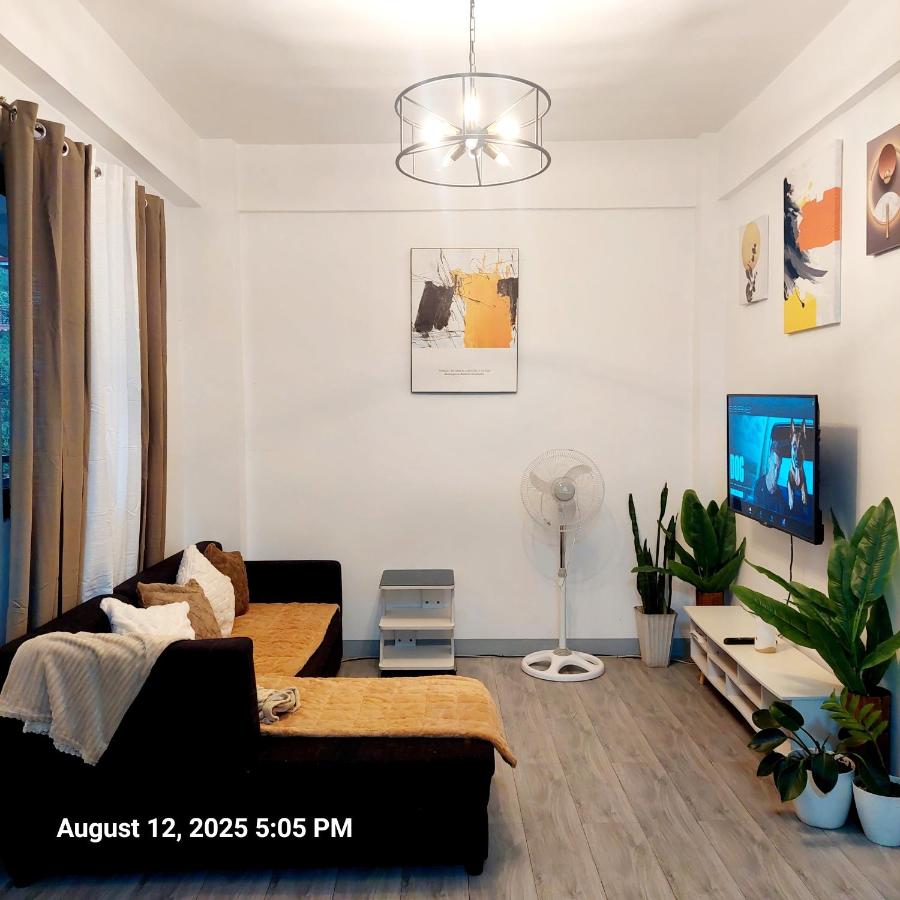 Logan's Transient Home - U2 Apartment with Balcony - B&B Baguio