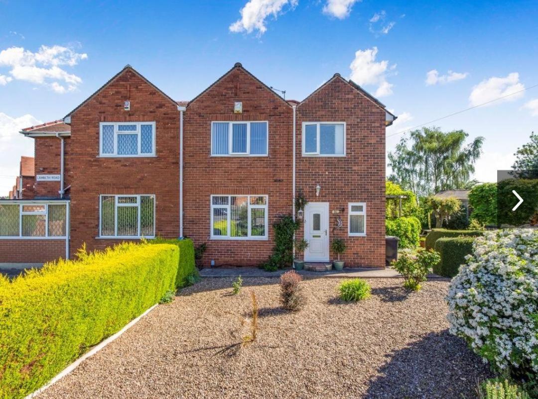 Spacious Luxurious Serviced Accomodation - B&B Balby